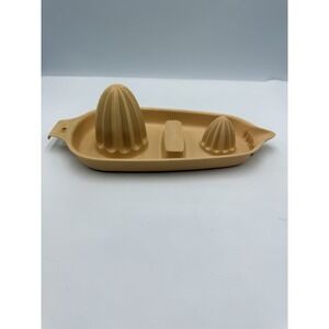 Hutzler Citrus Juicer Manual Tan 11.5in Good Vintage 1970 Item 55 Dual Reamer